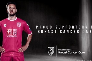 Un club ingl&eacute;s lanz&oacute; su camiseta rosa por la lucha contra el c&aacute;ncer de mama