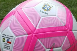 El curioso motivo por el cual Brasil - Chile se jugar&aacute; con una pelota rosa