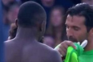 La camiseta número “11” que intercambió Buffon con el hijo de un ex compañero suyo