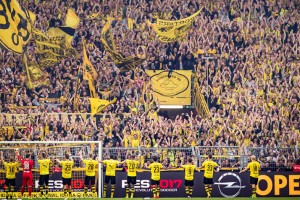 Sin visitantes, alcohol y ni populares; las restricciones de la Bundesliga en la vuelta de los hinchas