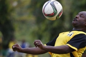 El presidente que apres&oacute; al entrenador rival tras recibir muchas patadas en un partido de f&uacute;tbol