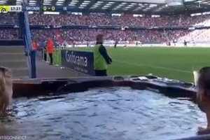 Un jacuzzi dentro del campo de juego, la última activación comercial del fútbol francés