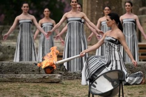 Camino a los Juegos Olímpicos de París 2024, se encendió la llama olímpica