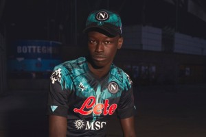 Un argentino dise&ntilde;&oacute; las camisetas que Napoli usar&aacute; en la Serie A