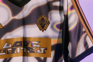 Las camisetas que se usarán en la MLS en honor al orgullo LGBTQIAP+.