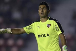 A Mart&iacute;n Campa&ntilde;a le dieron los tres goles frente al Santos y sus compa&ntilde;eros le firmaron una pelota por el hat-trick