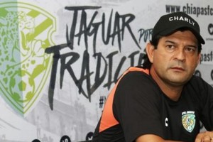 Saturnino Cardozo fue echado y recontratado al d&iacute;a siguiente