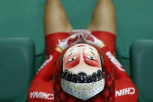 Los ciclistas chinos en R&iacute;o 2016 son furor por sus cascos