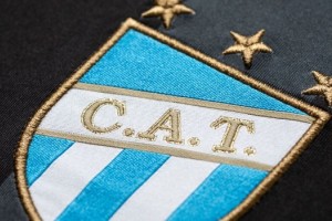 Atl&eacute;tico Tucum&aacute;n present&oacute; su nueva camiseta alternativa