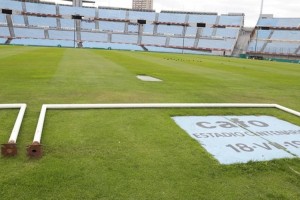 La FIFA obliga a cambiar los arcos del Centenario y la AUF los subasta al mejor postor