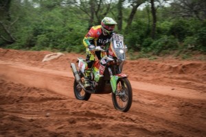 Chavo Salvatierra acelera a fondo y lidera a las motos en la Integraci&oacute;n del Oriente