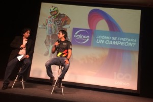 Chavo Salvatierra comparti&oacute; sus experiencias ante un grupo de emprendedores