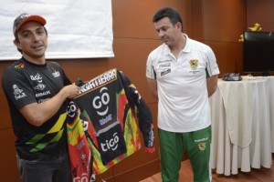 Chavo Salvatierra comparti&oacute; sus experiencias con la Selecci&oacute;n Boliviana de F&uacute;tbol