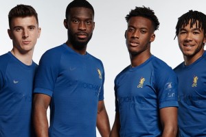 Chelsea present&oacute; una camiseta en homenaje a la primera FA Cup ganada