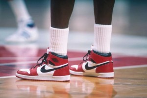 ¿Por qué Chicago Bulls escondió las zapatillas de la estatua de Michael Jordan?