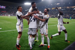 La cifra que Florentino P&eacute;rez le asegur&oacute; al plantel del Madrid si le ganan al Barcelona