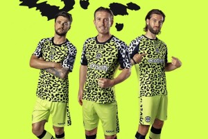 Un club inglés presentó una curiosa iniciativa: lanzó la primera camiseta vegana