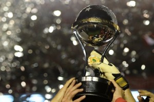 21 marcas de indumentaria buscan ganar la Copa Sudamericana 2015