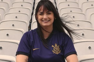 Al estilo "AutoMac", Corinthians entregó a sus fanáticos su nueva camiseta en el estadio