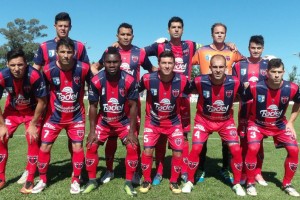 La camiseta especial de Defensores, el rival de River en la Copa Argentina