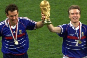 La idea de un hincha franc&eacute;s que se volvi&oacute; viral sobre la vestimenta para Deschamps en la final del Mundial