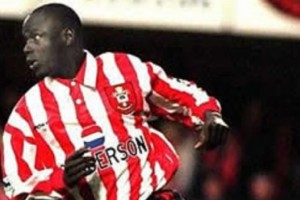 La historia de Ali Dia, el jugador amateur que disputó un partido del fútbol inglés y se convirtió en mito