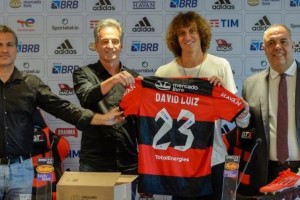 De la mano de Mercado Libre, Flamengo present&oacute; a David Luiz