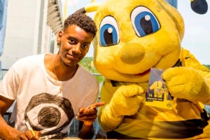 El Borussia Dortmund present&oacute; su nueva indumentaria con un particular dise&ntilde;o