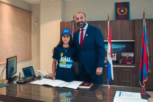 Cerro Porte&ntilde;o present&oacute; a una ni&ntilde;a de 14 a&ntilde;os como su nueva Presidenta en el marco de una interesante campa&ntilde;a