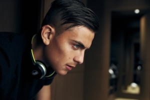 Dybala ya es la imagen de una de las principales marcas de auriculares