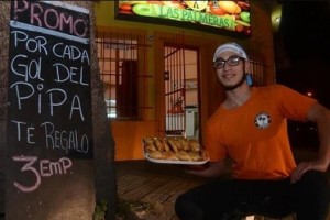 La promoci&oacute;n de un local de comida que por cada gol de Higua&iacute;n regala tres empanadas
