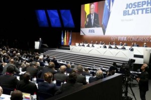 El 69% de los aficionados del f&uacute;tbol en el mundo desconf&iacute;a de la FIFA