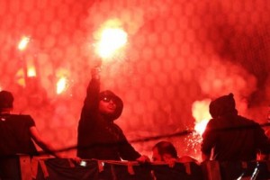 Se suspende el f&uacute;tbol en Grecia tras incendiar la casa de un &aacute;rbitro