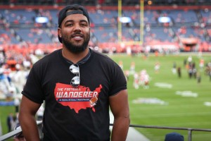 El fan&aacute;tico de la NFL que gast&oacute; sus ahorros para recorrer 32 estadios en 84 d&iacute;as