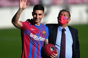 Barcelona podr&iacute;a no inscribir a Ferran Torres por el Fair Play financiero