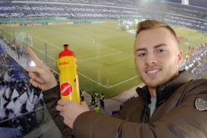 Subastan la botella de agua con la cual se distrajo el arquero protagonista del blooper del a&ntilde;o
