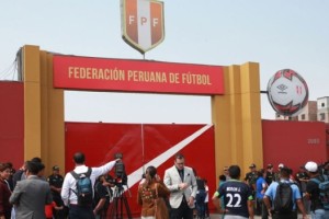 Per&uacute; hizo o&iacute;dos sordos ante la recomendaci&oacute;n de la FIFA y podr&iacute;a ser desafiliado