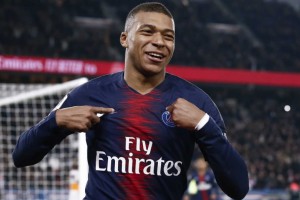 &iquest;Qui&eacute;n es y cu&aacute;nto gana el futbolista mejor pago del mundo?