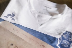 Gimnasia present&oacute; su nueva indumentaria en un pol&eacute;mico e innovador dise&ntilde;o