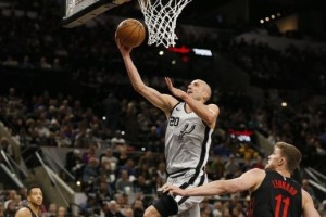 &ldquo;Manu&rdquo; Gin&oacute;bili rompi&oacute; otro r&eacute;cord y alcanz&oacute; una cifra que le pertenec&iacute;a a Michael Jordan