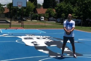 La historia de la cancha con la gigantograf&iacute;a de Ginobili 