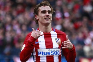 Antoine Griezmann presenta su propia autobiograf&iacute;a de la mano de un periodista
