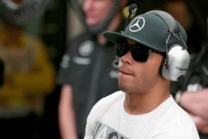 Lewis Hamilton conducirá un monoplaza con la mente por causas benéficas