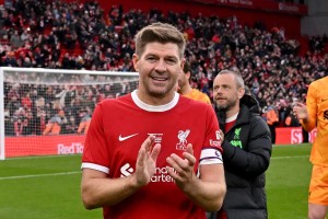 ¿Por qué los hinchas del Liverpool iniciaron una campaña para que fichen a Gerrard?
