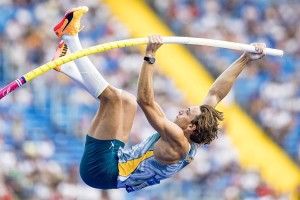 Sigue haciendo historia: Duplantis volvió a romper su récord mundial