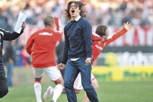 El d&iacute;a que Ariel Holan celebr&oacute; la vuelta de River Plate a Primera divisi&oacute;n llorando