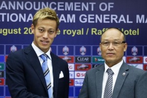 Jugador y t&eacute;cnico al mismo tiempo, el presente de Keisuke Honda