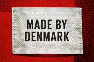 Hummel prepara un modelo hecho en base a retazos de otras camisetas donadas por sus hinchas