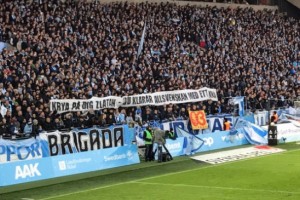 Un club sueco le pide a Ibrahimovic jugar all&iacute; &ldquo;con una rodilla&rdquo;