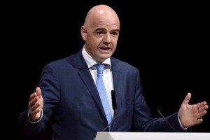 Infantino revel&oacute; que recibi&oacute; una oferta de Medio Oriente por 25 billones para tercerizar las competencias